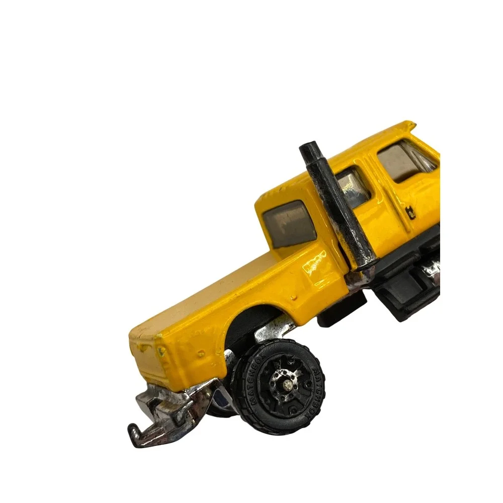 Matchbox 2005 International CXT Pickup Truck Yellow Diecast Toy Car Mattel‎